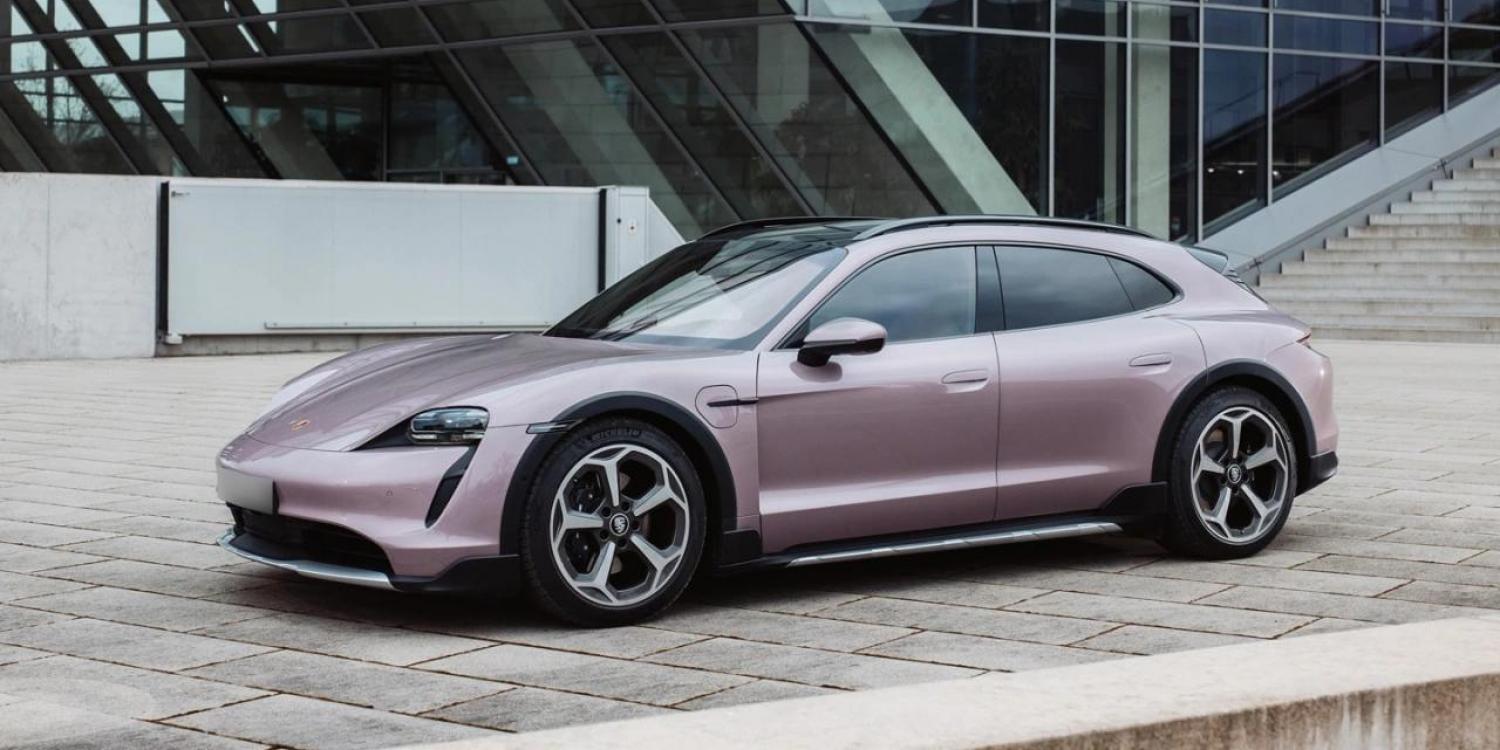 В Россию привезли необычный Porsche Taycan