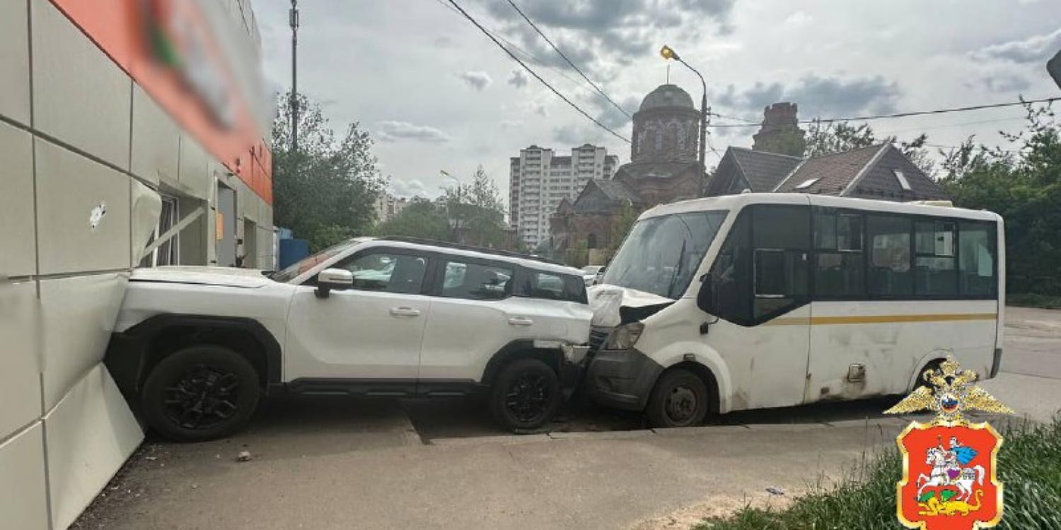 В подмосковной Лобне произошло нелепое ДТП