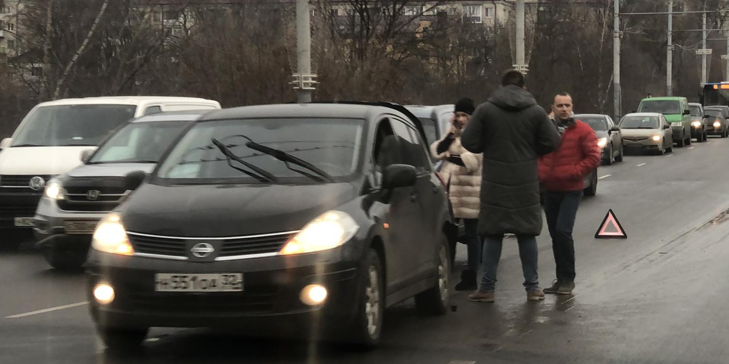 Под Трубчевском в Брянской области произошло столкновение автомобилей
